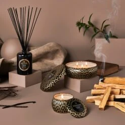 Voluspa Suede Noir - 3 Wick Tin Candle -Voluspa SUEDE NOIR ReedDiffuser 3WickTin MiniTin LIT Web 23a77a12 c563 4c37 8711 87d4f4737573