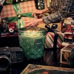 Voluspa - Noble Fir Garland 3 Wick Hearth Candle -Voluspa f23 lfopt 54210 001 1