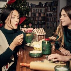 Voluspa - Noble Fir Garland Classic Candle 13 Voluspa - Noble Fir Garland Classic Candle -Voluspa f23 lfopt 54510 001 1