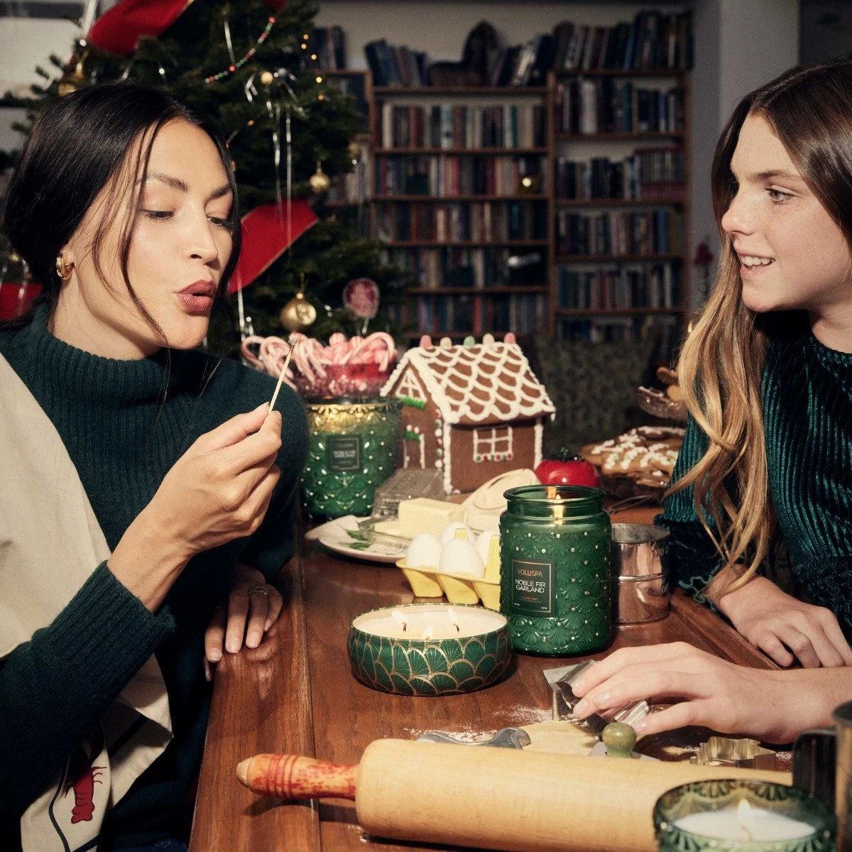 Voluspa - Noble Fir Garland Classic Candle 7 Voluspa - Noble Fir Garland Classic Candle - Image 5