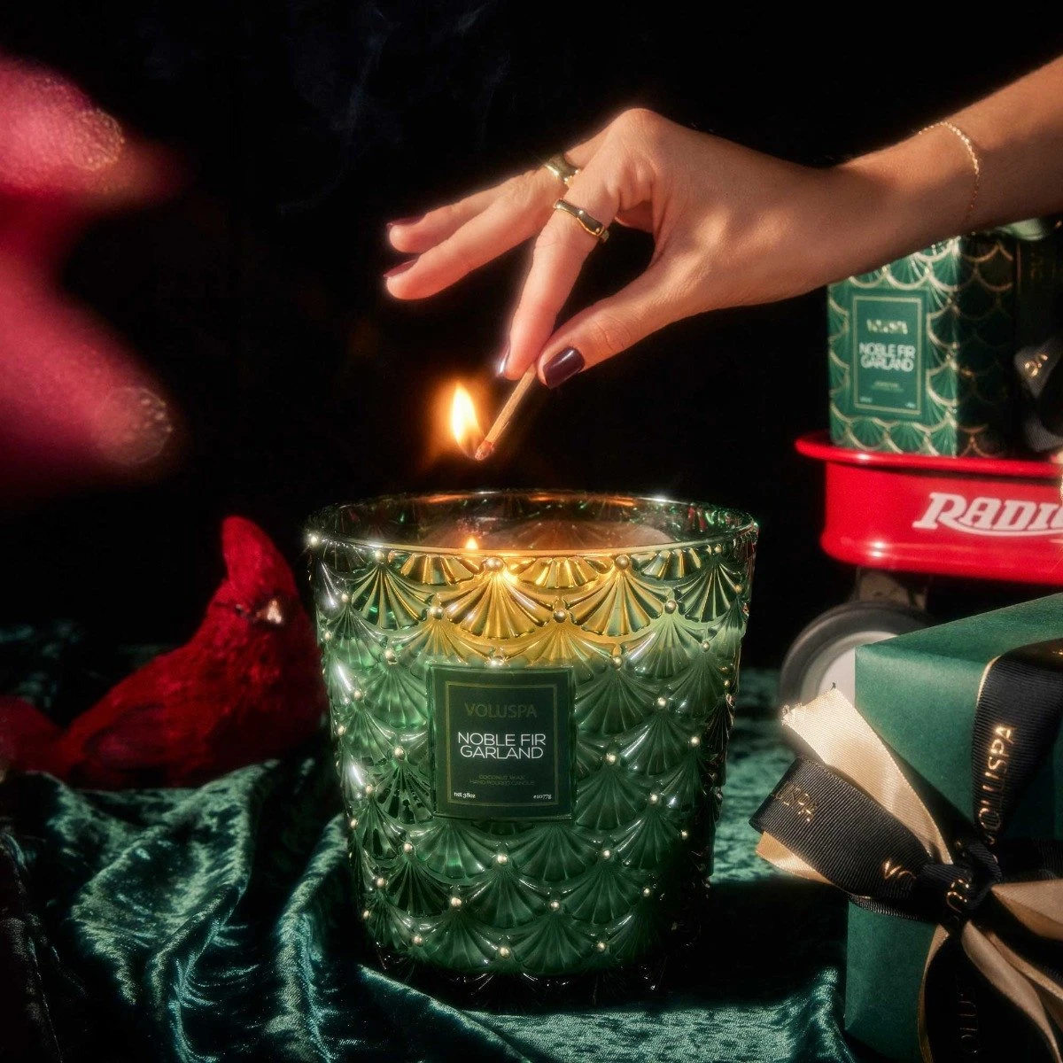 Voluspa - Noble Fir Garland Classic Candle 5 Voluspa - Noble Fir Garland Classic Candle - Image 3