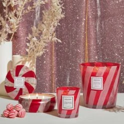 Voluspa - Crushed Candy Cane Classic Candle -Voluspa ho22 lf 5426 5416 web 3