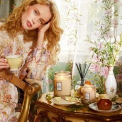 Voluspa - Jasmine Midnight Blooms Embossed Small Glass Candle -Voluspa s23 lf 73334 73534 1 2