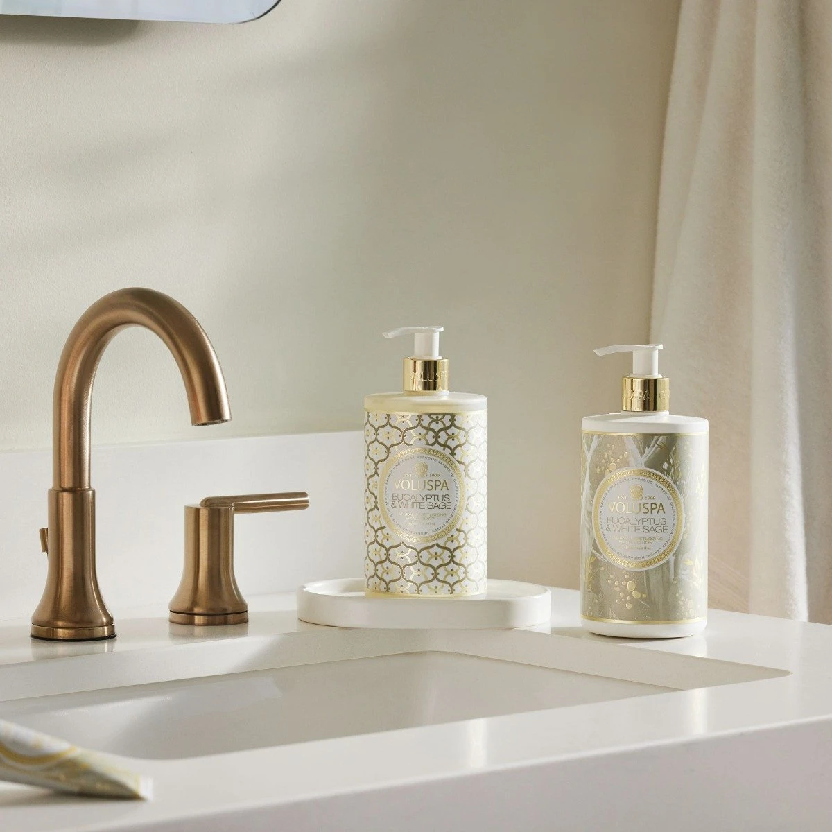 Voluspa - Eucalyptus & White Sage Hand Lotion 6 Voluspa - Eucalyptus & White Sage Hand Lotion - Image 4